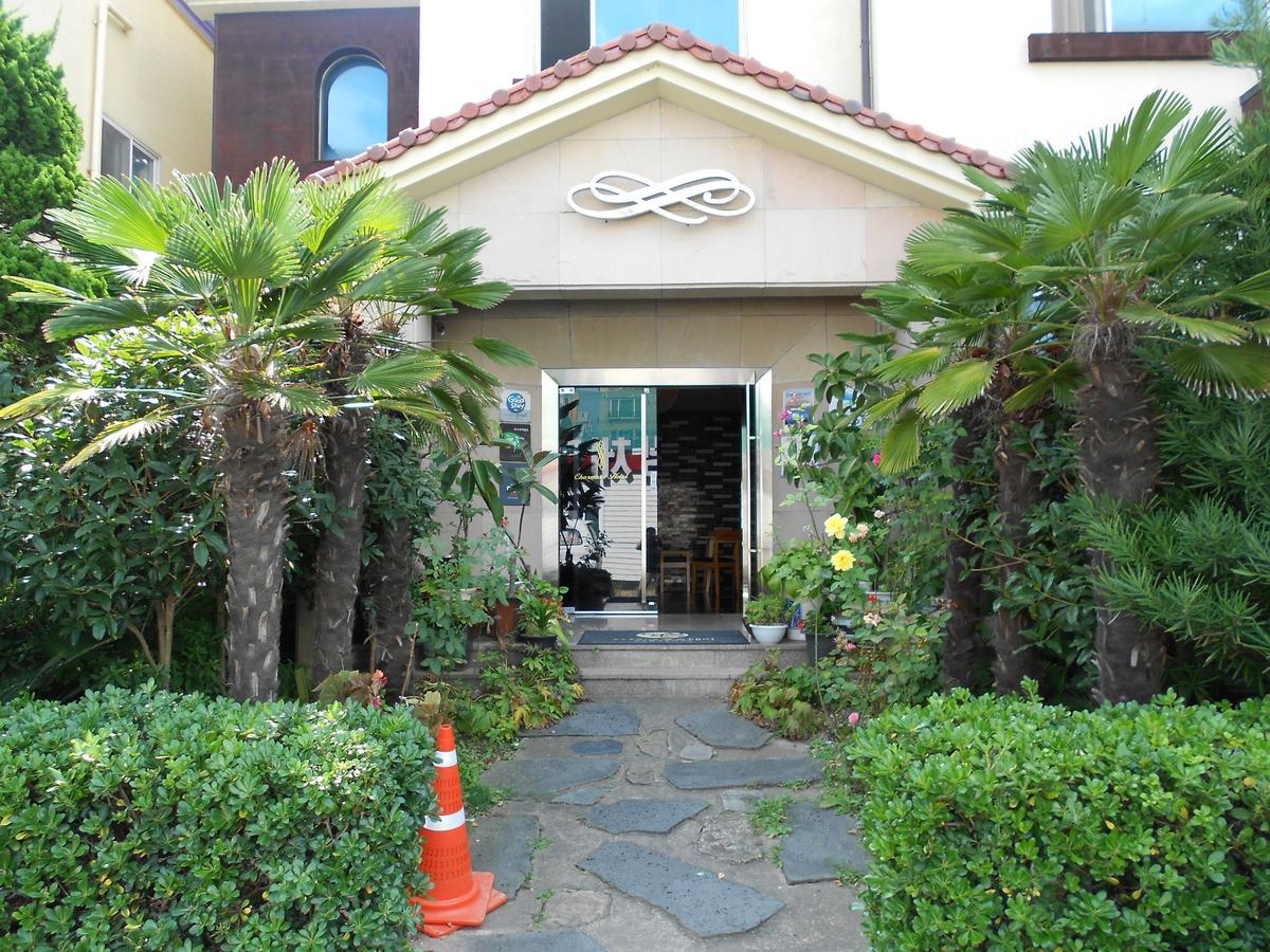 מוקפו Charmant Hotel מראה חיצוני תמונה