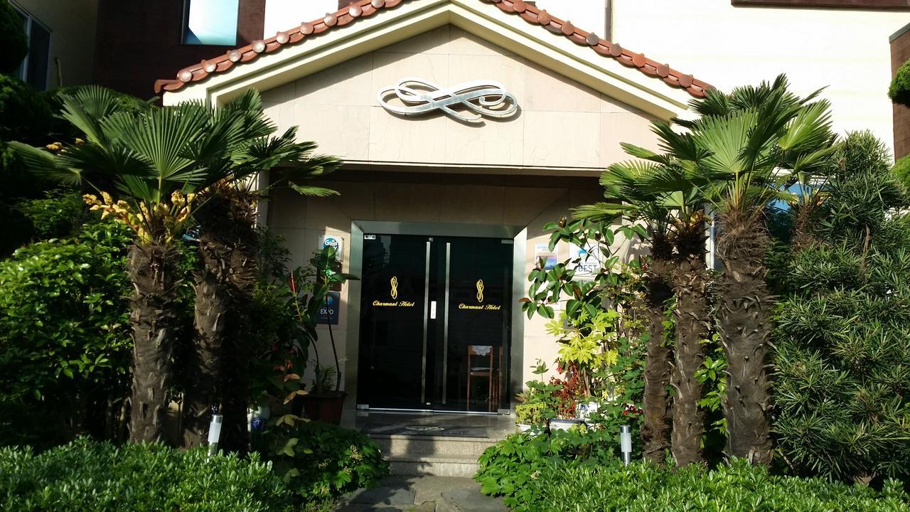 מוקפו Charmant Hotel מראה חיצוני תמונה