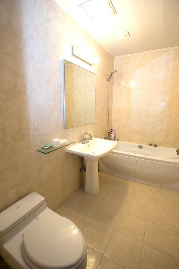 מוקפו Charmant Hotel מראה חיצוני תמונה