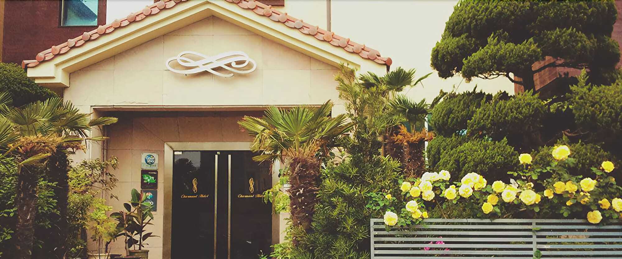 מוקפו Charmant Hotel מראה חיצוני תמונה